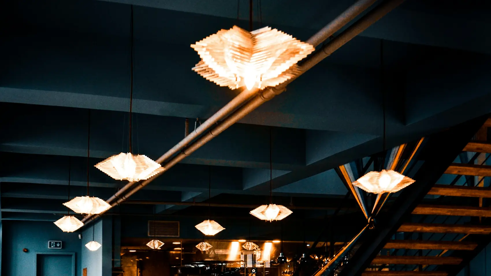 Restaurantlokalet på Kvartal 9 med varm belysning
